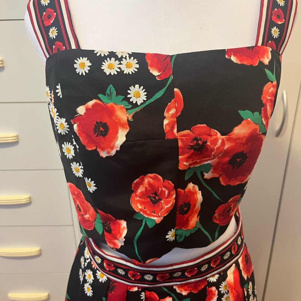 New York & Co two piece skirt set in size 8 both pieces